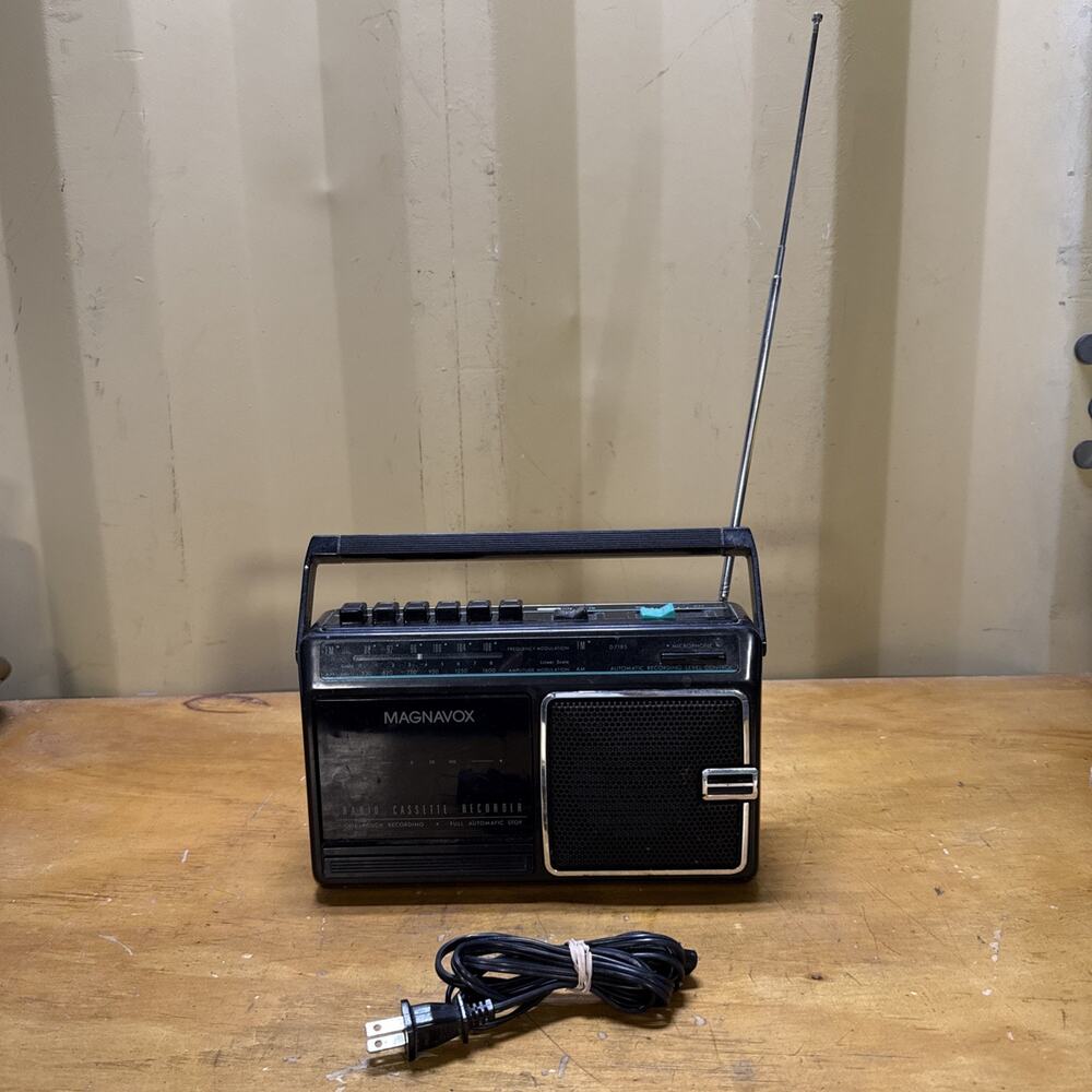 Vintage Magnavox D7185 AmFm Cassette Radio Battery Operated Boombox - Works